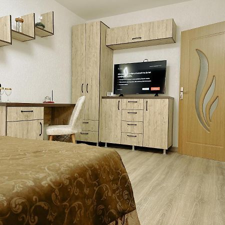 Studio 63 Petroşani Εξωτερικό φωτογραφία