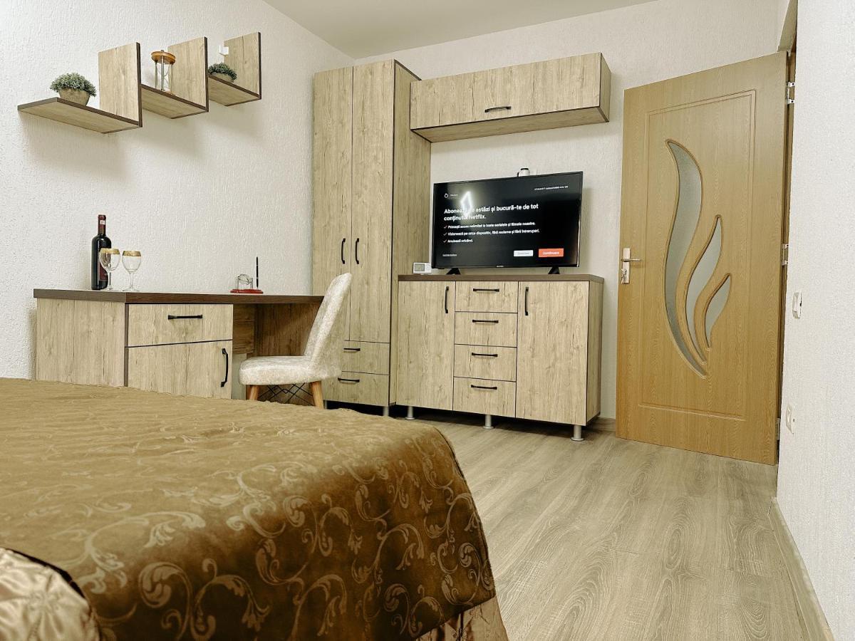 Studio 63 Petroşani Εξωτερικό φωτογραφία