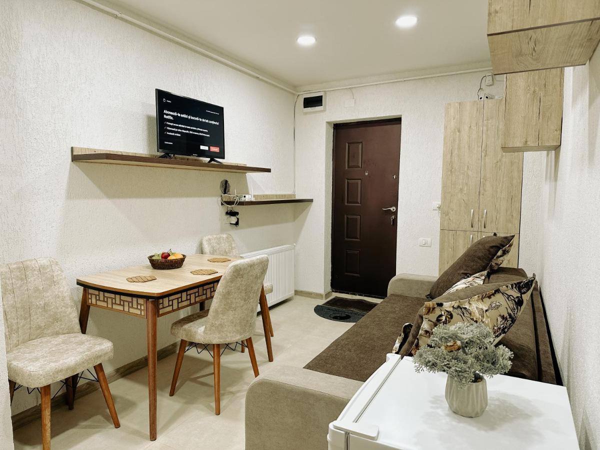 Studio 63 Petroşani Εξωτερικό φωτογραφία